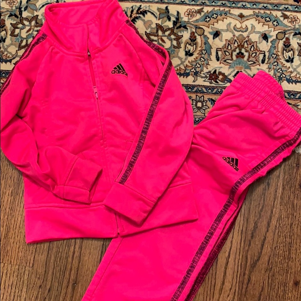 Girl’s adidas sweatsuit (pink)